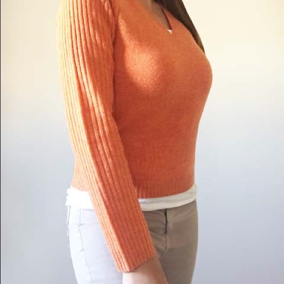 TEN YARDS Lambswool V-Neck Sweater - Picture 4 of 13
